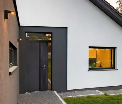 Élégance du noir, look full black pour une atmosphère chic